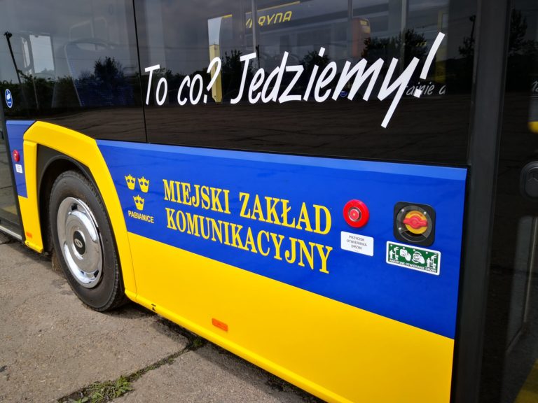 Napis "To co? Jedziemy!"