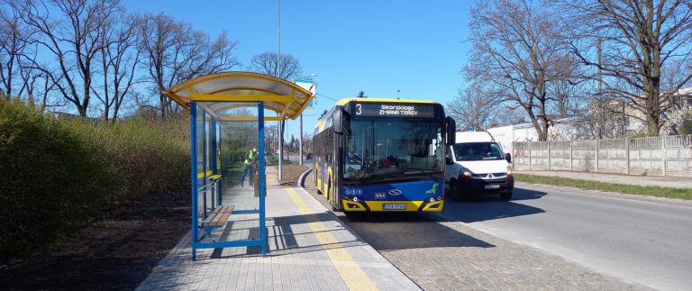 Solaris Urbino 12 hybrid na ul. Jana Pawła II, 2020 r.