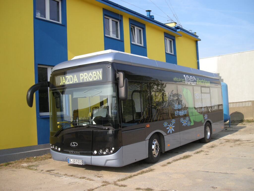Solaris Urbino 8,9 Electric w zajezdni MZK, 2014 r.