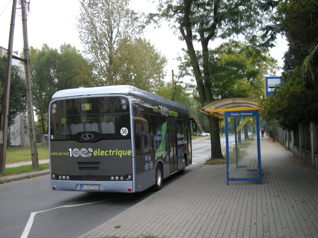 Solaris Urbino 8,9 LE na specjalnej linii 8, ul. Wiejska