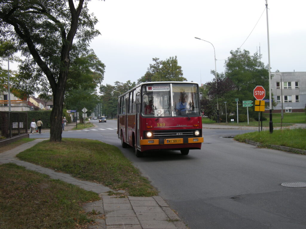 Zabytkowy Ikarus 260 na specjalnej linii 8, ul. Jana Pawła II