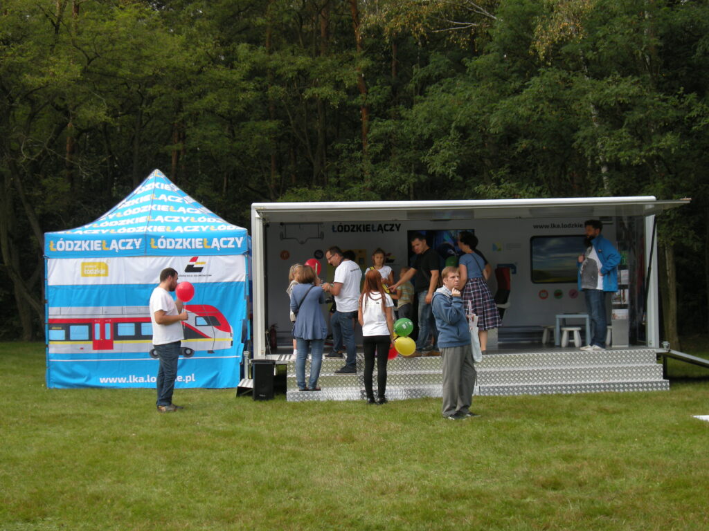 Piknik w Parku Wolności, stoisko ŁKA