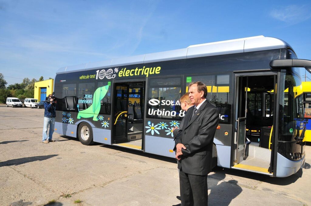 Solaris Urbino 8,9 Electric w zajezdni MZK, 2014 r.