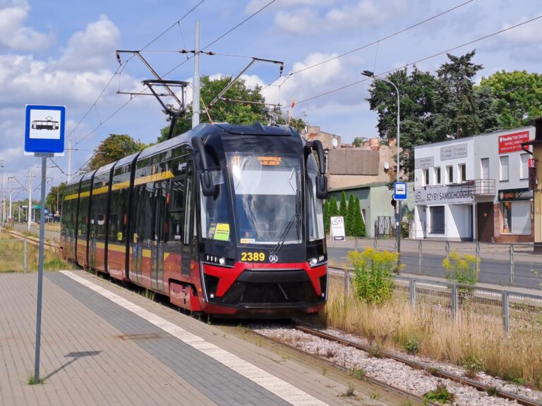 Tramwaj Moderus Gamma na lini 41 na ul. Pabianickiej w Łodzi