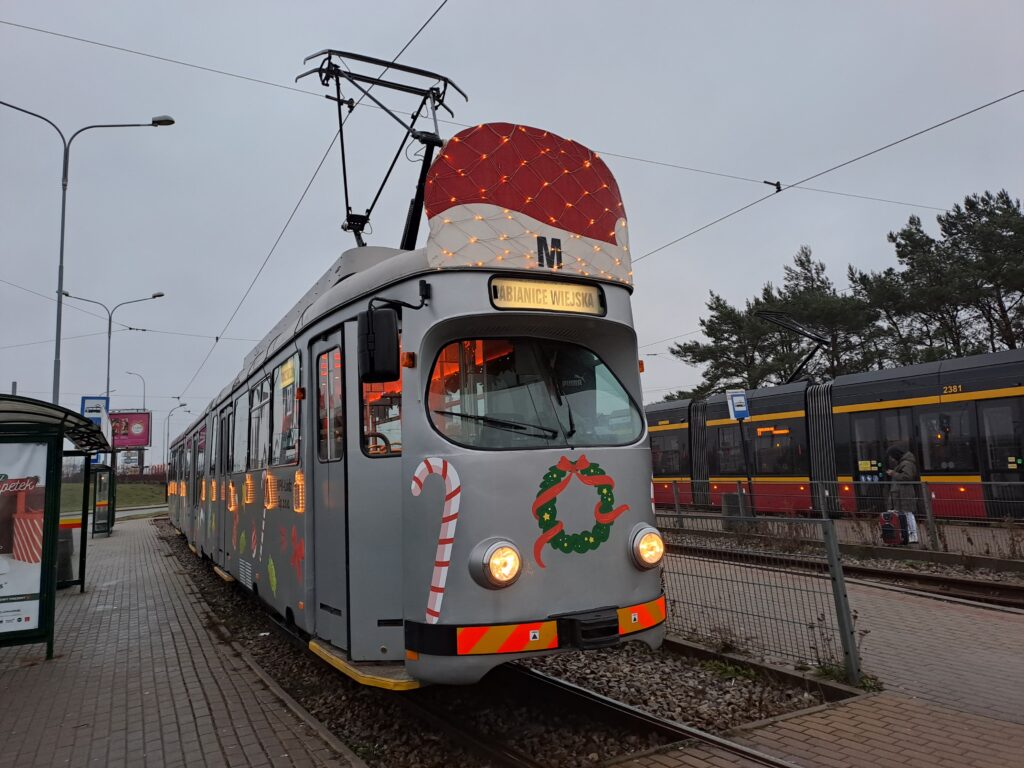 17.12.2023 - tramwaj świąteczny na pętli Chocianowice IKEA