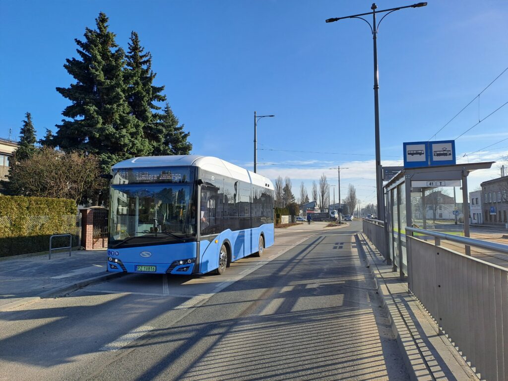 Solaris Urbino 9 LE electric na ul. Warszawskiej na linii A41