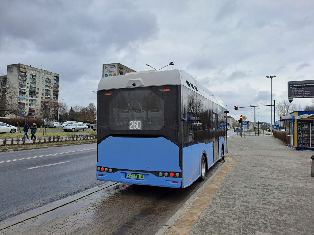 Solaris Urbino 9 LE electric na ul. Roweckiego na linii 260