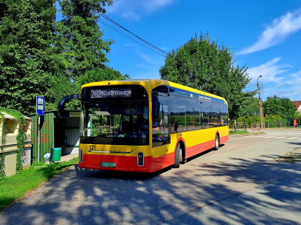 Yutong U12 na pętli Kudrowice na linii 262