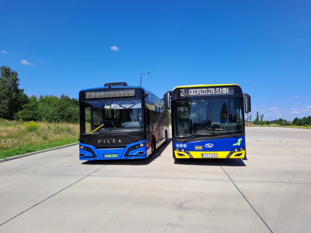 Autobus Pilea 10E na pętli Podmiejska
