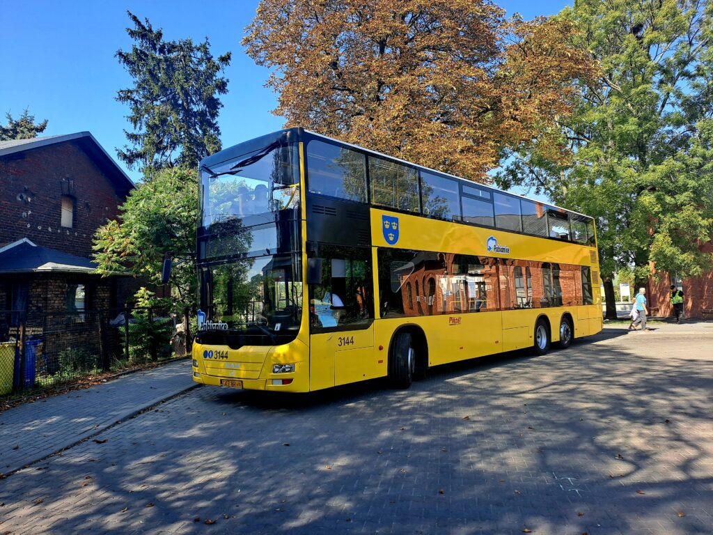 Piętrowy MAN na pętli Dworzec PKP na linii 1