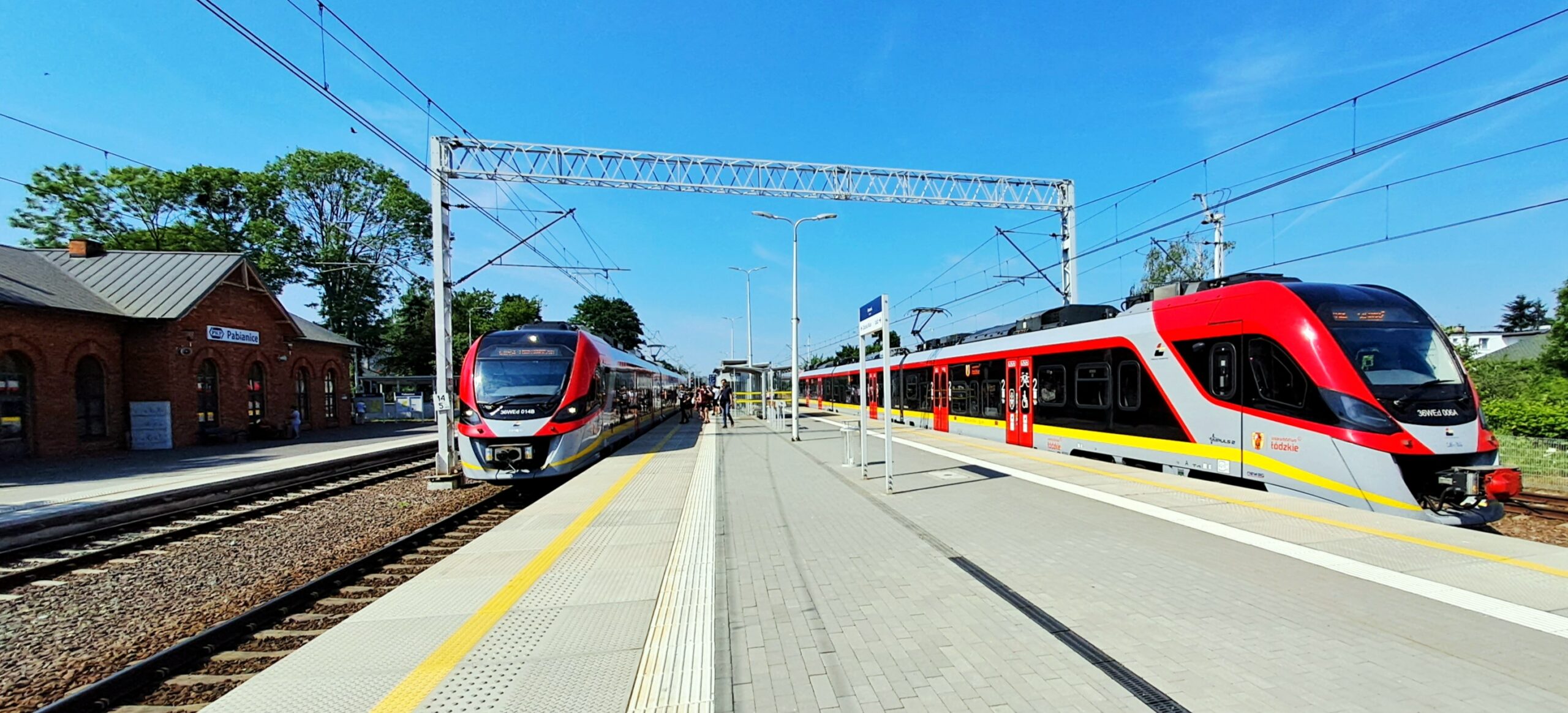 Pociągi ŁKA na stacji Pabianice
